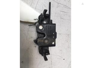 Used Bonnet lock mechanism Audi A8 (D3) 4.2 V8 40V FSI Quattro Price € 30,00 Margin scheme offered by Poolman autodemontage