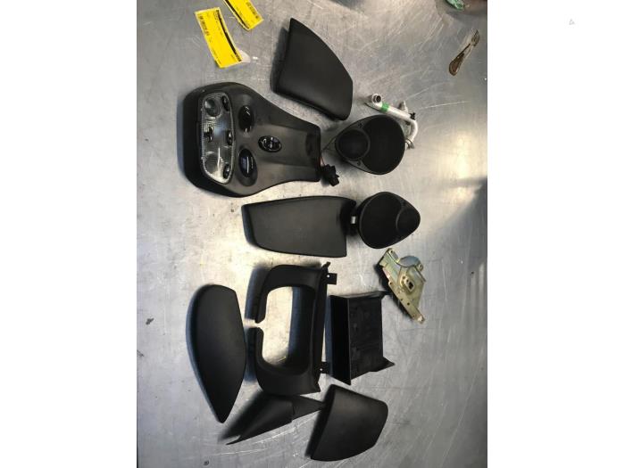 Usagé Divers Porsche 911 (996) 3.4 Carrera 24V Prix € 20,00 Règlement à la marge proposé par Poolman autodemontage