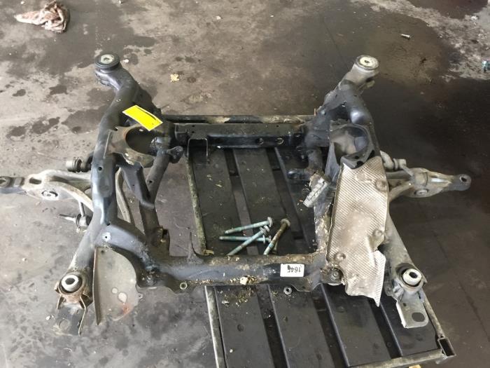 Used Subframe Mercedes ML II (164/4JG) 4.0 ML-420 CDI 4-Matic V8 32V Price € 75,00 Margin scheme offered by Poolman autodemontage