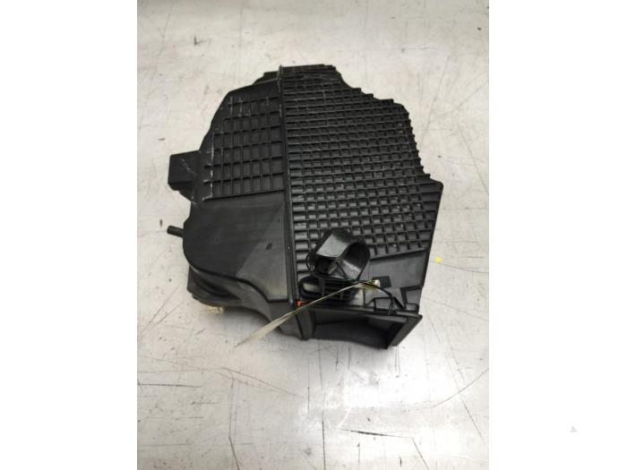 Begagnade Luftfilterhus Dacia Lodgy (JS/SD0J) 1.2 TCE 16V Pris € 30,00 Marginaltabell erbjuds av Poolman autodemontage