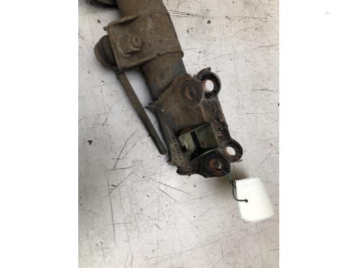 Stoßdämpferstrebe rechts vorne van een Volvo V70 (SW) 2.4 D5 20V 2006