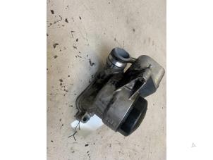 Used Oil filter housing BMW 3 serie (E90) 325i 24V Price € 30,00 Margin scheme offered by Poolman autodemontage