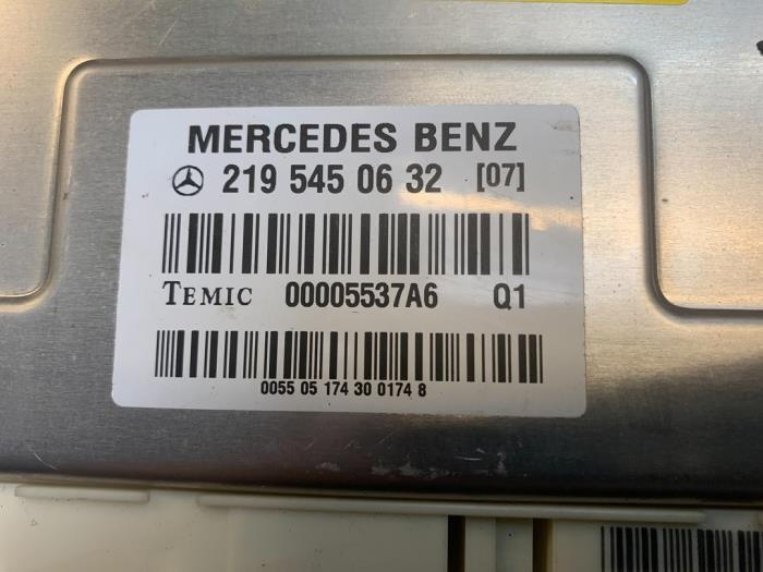 Module suspension à air d'un Mercedes-Benz CLS (C219) 500 5.0 V8 24V 2005