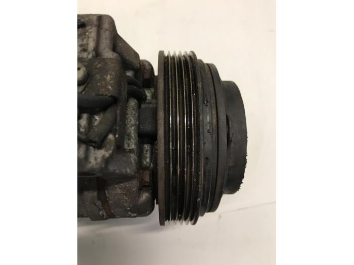 Air conditioning pump from a BMW X5 (E53) 4.4 V8 32V 2002