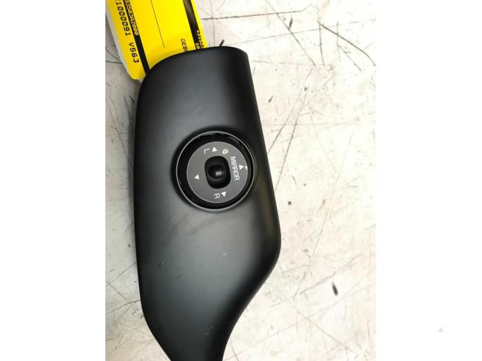 Usados Interruptor de retrovisor Kia Cee'd Sportswagon (JDC5) 1.6 CRDi 16V VGT Precio € 20,00 Norma de margen ofrecido por Poolman autodemontage