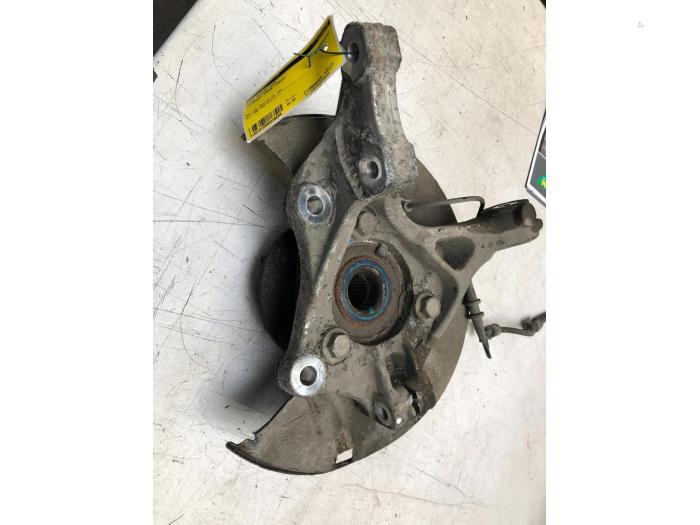 Knuckle, front right from a Daewoo Cruze SW 2.0 D 16V 2013