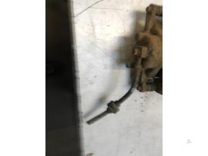 Used Front brake calliper, left Chevrolet Cruze SW 2.0 D 16V Price € 30,00 Margin scheme offered by Poolman autodemontage