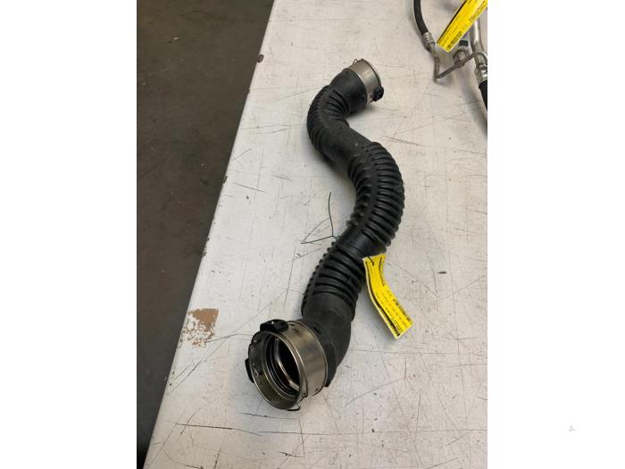 Turbo pipe from a Mercedes-Benz B (W246,242) 2.0 B-250 BlueEFFICIENCY Turbo 16V 2015