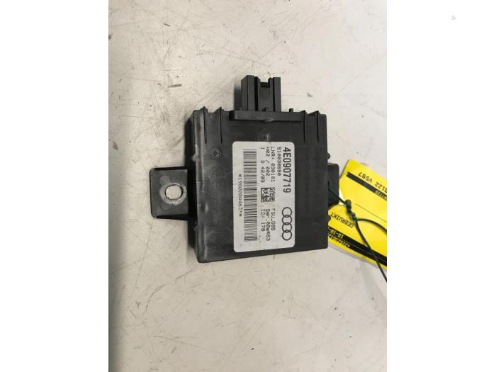 Begagnade Larmmodul Audi A8 (D3) 3.7 V8 40V Quattro Pris € 30,00 Marginaltabell erbjuds av Poolman autodemontage