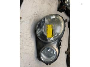Used Headlight, right Volkswagen Polo IV (9N1/2/3) 1.2 12V Price € 30,00 Margin scheme offered by Poolman autodemontage