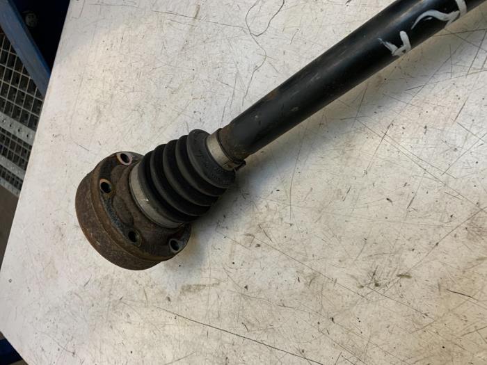 Drive shaft, rear right from a Audi A8 (D3) 3.7 V8 40V Quattro 2004