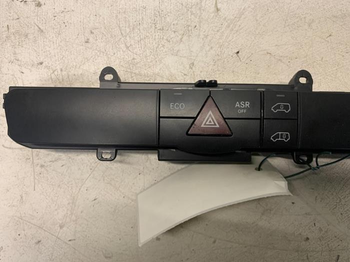 Panikbeleuchtung Schalter van een Mercedes-Benz Sprinter 3,5t (906.63) 316 CDI 16V 2013