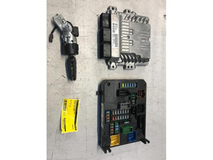 Used Engine management computer Peugeot 508 SW (8E/8U) 1.6 e-HDi 16V Price € 150,00 Margin scheme offered by Poolman autodemontage