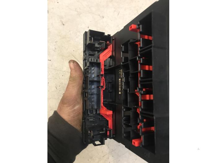 Comfort Module from a Volkswagen Passat Variant (3C5) 2.0 FSI 16V 2008