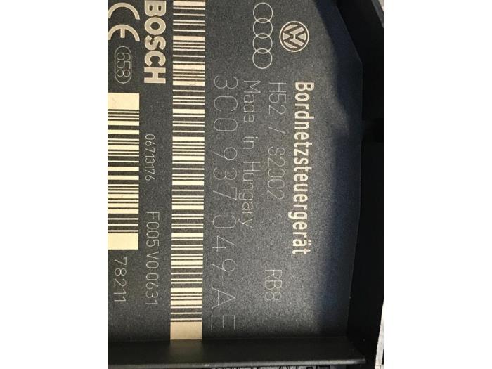 Comfort Module from a Volkswagen Passat Variant (3C5) 2.0 FSI 16V 2008