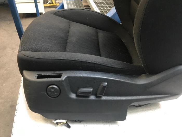 Sitz links van een Skoda Superb Combi (3TAC/TAF) 2.0 TDI 16V 2014