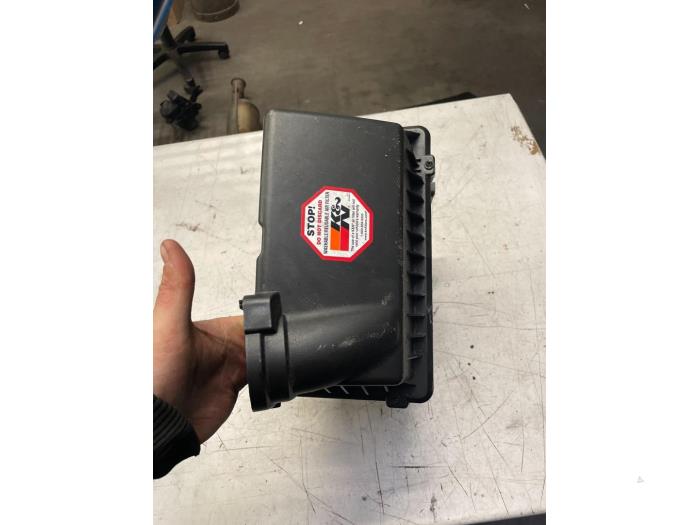 Air box from a DS DS 5 2.0 BlueHDi 180 16V 2016
