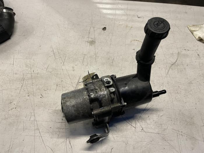 Power steering pump from a DS DS 5 2.0 BlueHDi 180 16V 2016