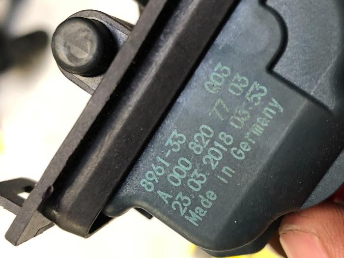 Tank flap lock motor from a Mercedes-Benz E Estate (S213) E-220d 2.0 Turbo 16V 4-Matic 2019