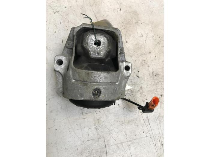 Usagé Support moteur Audi A4 Avant (B8) 2.0 TDI 16V Prix € 25,00 Règlement à la marge proposé par Poolman autodemontage