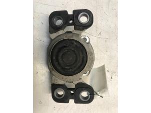Used Gearbox mount Volvo S80 (AR/AS) 2.5 T Turbo 20V Price € 20,00 Margin scheme offered by Poolman autodemontage