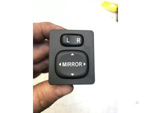 Used Mirror switch Toyota Yaris III (P13) 1.5 16V Hybrid Price € 20,00 Margin scheme offered by Poolman autodemontage