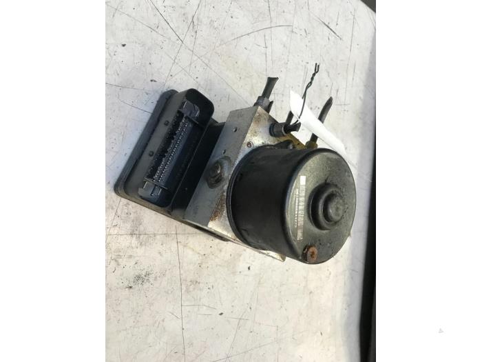 Begagnade ABS-pump Mazda 5 (CR19) 2.0i 16V Pris € 40,00 Marginaltabell erbjuds av Poolman autodemontage