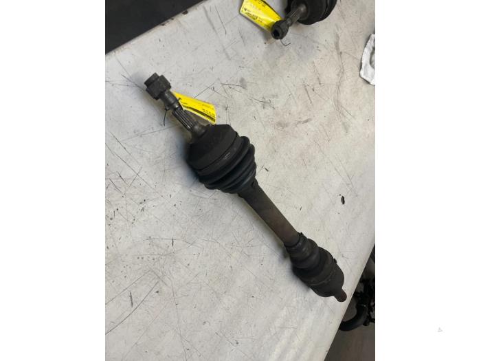 Gebrauchte Antriebswelle links vorne Peugeot 206 (2A/C/H/J/S) 1.4 XR,XS,XT,Gentry Preis € 40,00 Margenregelung angeboten von Poolman autodemontage