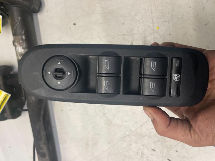 Usados Interruptor de ventanilla eléctrica Ford Galaxy (WA6) 2.0 TDCi 16V 140 Precio € 30,00 Norma de margen ofrecido por Poolman autodemontage