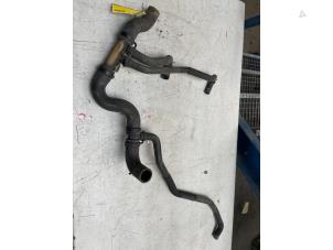 Used Radiator hose Renault Master IV (MA/MB/MC/MD/MH/MF/MG/MH) 2.3 dCi 16V Price € 48,40 Inclusive VAT offered by Poolman autodemontage