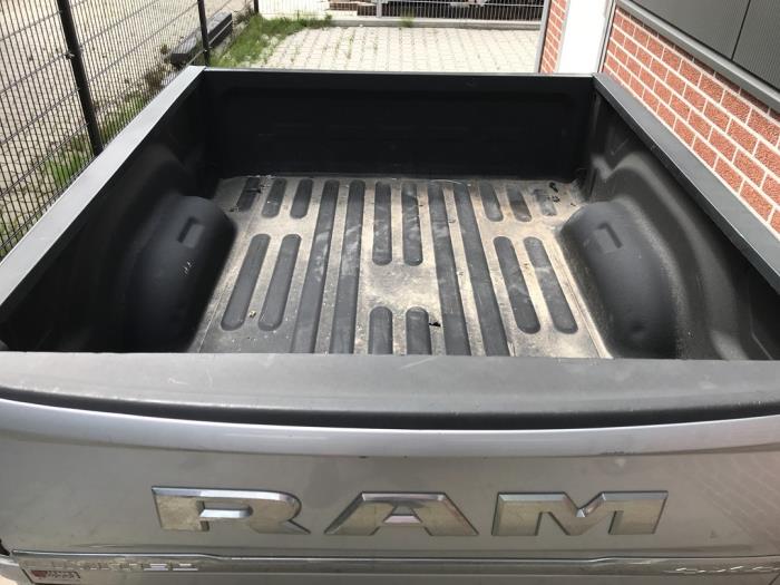Loading container from a RAM 1500 Crew Cab (DS/DJ/D2) 3.0 V6 Diesel 4x4 2016