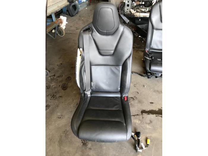 Używane Fotel srodkowy Tesla Model X P100D Cena € 100,00 Procedura marży oferowane przez Poolman autodemontage