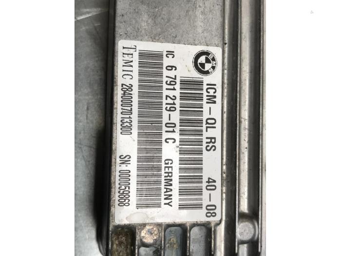 Ordinateur réservoir automatique d'un BMW 7 serie (F01/02/03/04) 750i,Li,LiS V8 32V 2009