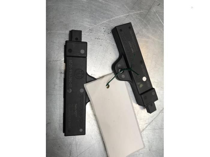 Używane Antena BMW 7 serie (F01/02/03/04) 750i,Li,LiS V8 32V Cena € 20,00 Procedura marży oferowane przez Poolman autodemontage