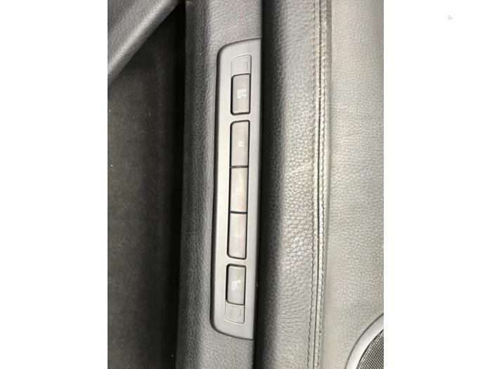 Revêtement portière 4portes avant gauche d'un BMW 7 serie (F01/02/03/04) 750i,Li,LiS V8 32V 2009