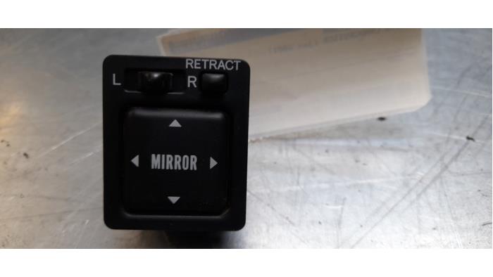 Mirror switch from a Toyota Land Cruiser 90 (J9) 3.0 D-4D 90 16V 2001