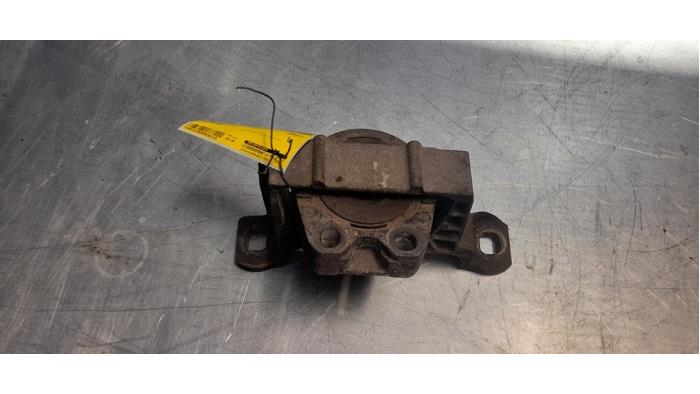 Used Engine mount Ford Grand C-Max (DXA) 1.6 TDCi 16V Price € 20,00 Margin scheme offered by Poolman autodemontage