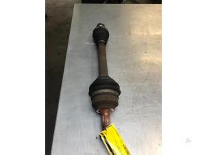 Used Front drive shaft, left Peugeot 308 SW (4E/H) 1.6 16V THP Autom. Price € 40,00 Margin scheme offered by Poolman autodemontage
