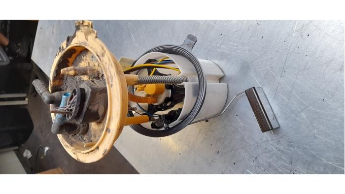 Usagé Pompe à carburant Volkswagen Golf VI (5K1) 2.0 TDI 16V Prix € 40,00 Règlement à la marge proposé par Poolman autodemontage