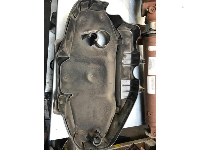 Engine cover from a RAM 1500 Crew Cab (DS/DJ/D2) 3.0 V6 Diesel 4x4 2016