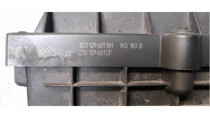 Obudowa filtra powietrza z Volkswagen Passat Alltrack (365) 2.0 TDI 16V 177 4Motion 2013