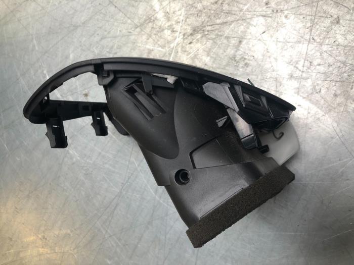 Dashboard vent Citroen C4 Grand Picasso 2.0 HDiF 16V 135 3037973100