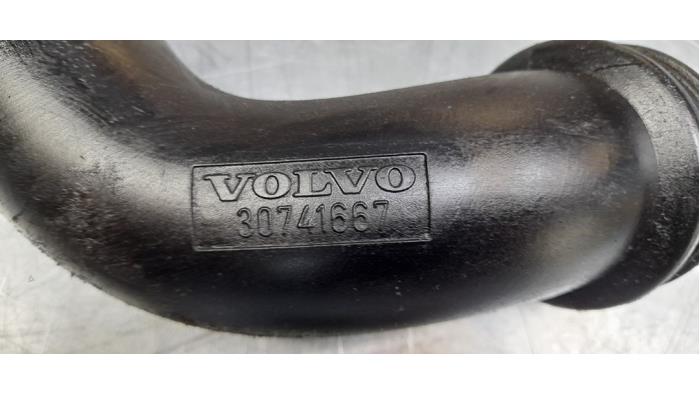 Rura chlodnicy miedzystopniowej z Volvo V70 (BW) 2.4 D 20V 2009