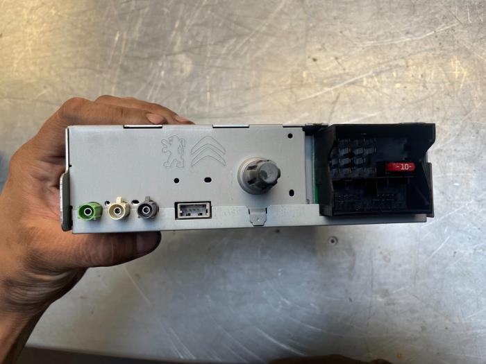 Lecteur CD d'un Peugeot 508 (8D) 1.6 HDiF 16V 2011