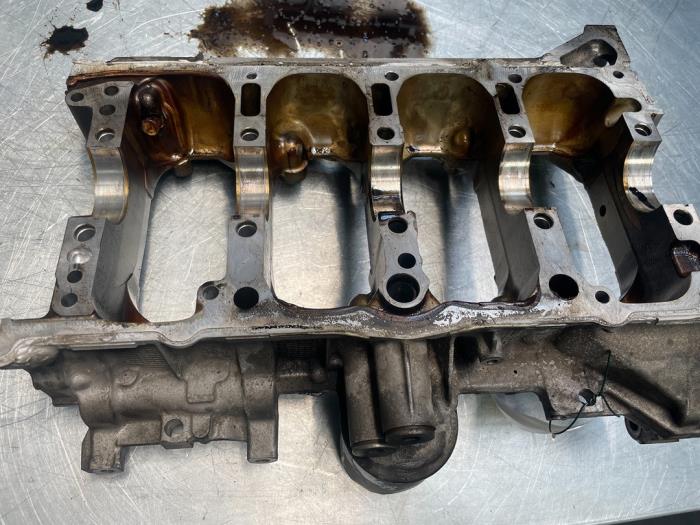 Engine crankcase from a Mazda CX-5 (KE,GH) 2.2 Skyactiv D 16V High Power 4WD 2015