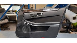 Używane Tapicerka drzwi prawych przednich wersja 4-drzwiowa Mercedes E Estate (S212) E-200 CDI 16V BlueEfficiency,BlueTEC Cena € 50,00 Procedura marży oferowane przez Poolman autodemontage