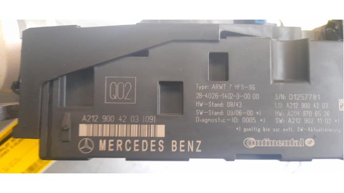 Hayon moteur d'un Mercedes-Benz E Estate (S212) E-200 CDI 16V BlueEfficiency,BlueTEC 2012