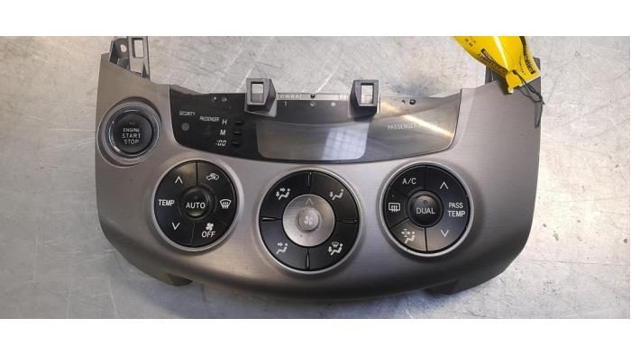 Panel de control de calefacción de un Toyota RAV4 (A3) 2.2 D-CAT 16V 4x4 2008