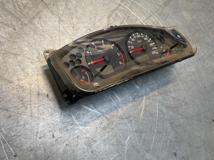 Instrument panel from a Nissan Navara (D40) 2.5 dCi 16V 4x4 2008