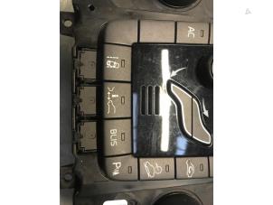 Używane Panel sterowania nagrzewnicy Volvo XC60 I (DZ) 2.4 D5 20V AWD Geartronic Cena € 100,00 Procedura marży oferowane przez Poolman autodemontage